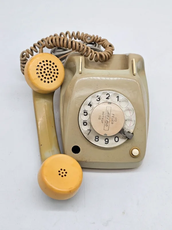Telefon stacjonarny POST 612-1 – Retro model z tarczą obrotową