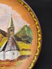 Ręcznie malowany drewniany talerz dekoracyjny – pejzaż alpejski, Ø 25 cm (Martin Schubert, 1993)