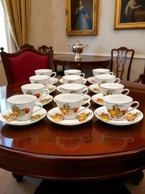 Zestaw 12 filiżanek z talerzykami – Hebei Porcelain, Made in China, motyw owocowy vintage