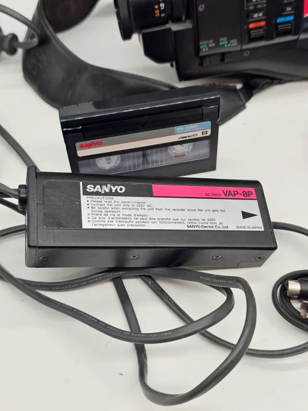 Kamera SANYO Vision 8 – Video8, AF Digital, zestaw z walizką i akcesoriami, nie testowana