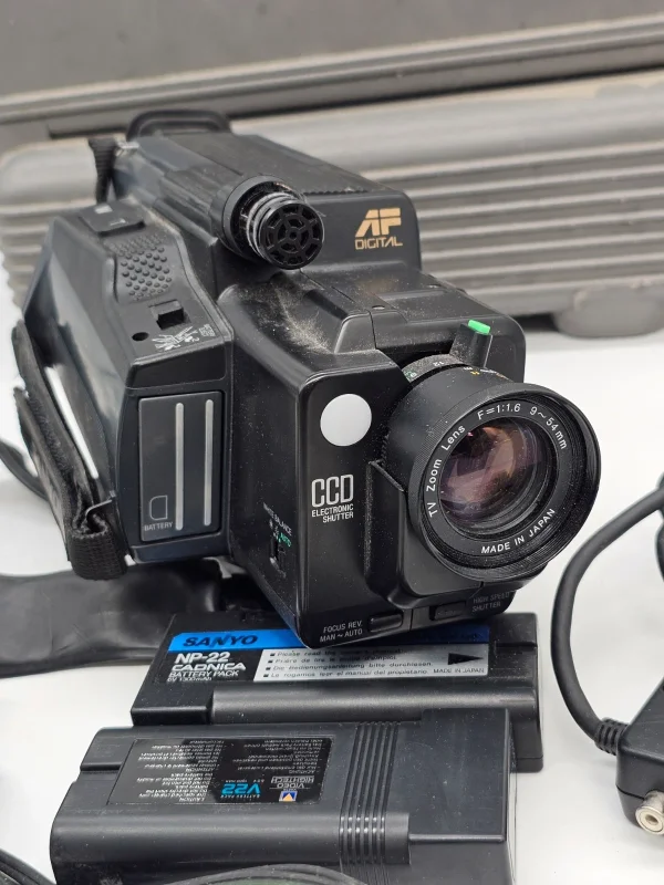 Kamera SANYO Vision 8 – Video8, AF Digital, zestaw z walizką i akcesoriami, nie testowana