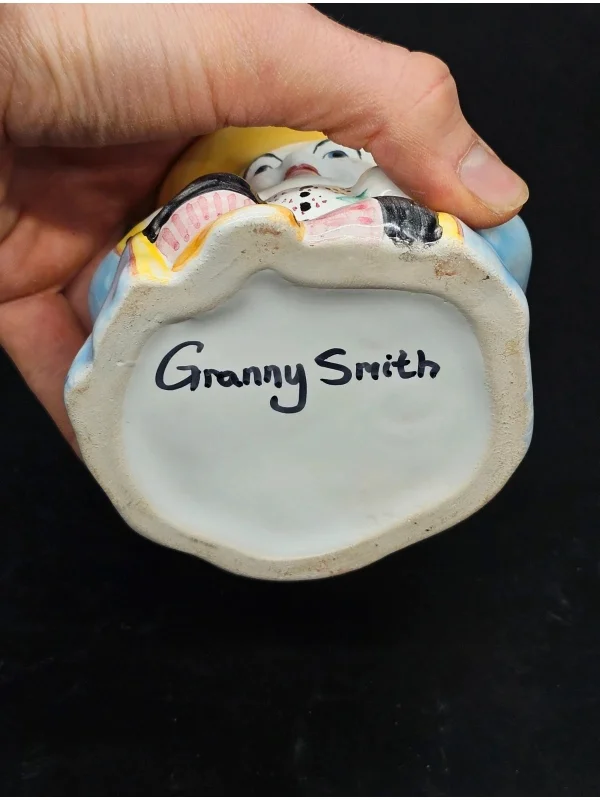 Figurka ceramiczna Granny Smith – kufel/pojemnik dekoracyjny