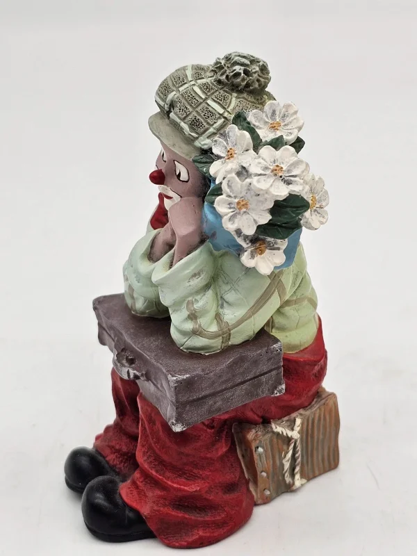 Gilde Clowns figurka „z bukietem za plecami” 11 cm