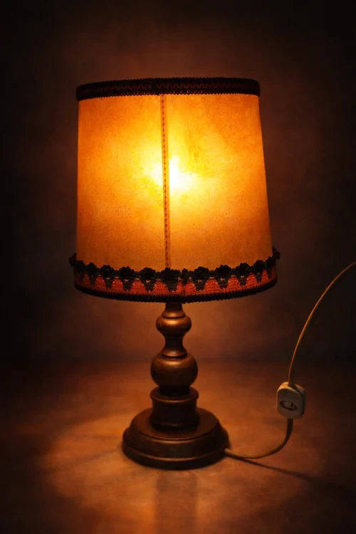 Lampa stołowa z drewna i skóry naturalnej vintage