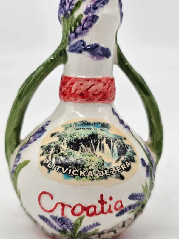 Ceramiczna karafka pamiątkowa Croatia Plitvička Jezera lawenda 11 cm