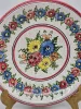 Ręcznie malowany talerz ceramiczny Handarbeit w kwiaty