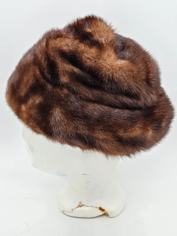 Futrzana czapka damska z futra brązowa vintage syntetyk 100%