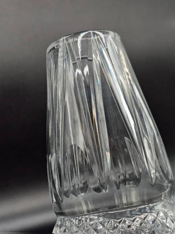 Wazon kryształowy Z dekoracyjnym szlifem, 18 cm – masywny I elegancki