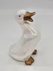 Opalizowana figurka gęsi ceramiczna 17 cm złote akcenty