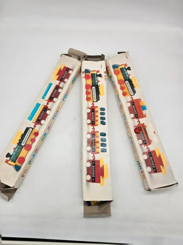 Drewniany pociąg Vintage Four Colour suitcart Zestaw 3 komplet z pudełkami