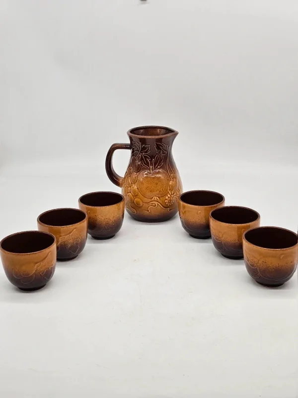 Niemiecki zestaw Ceramiczny dzbanek + 6 czarek relief winogrona vintage