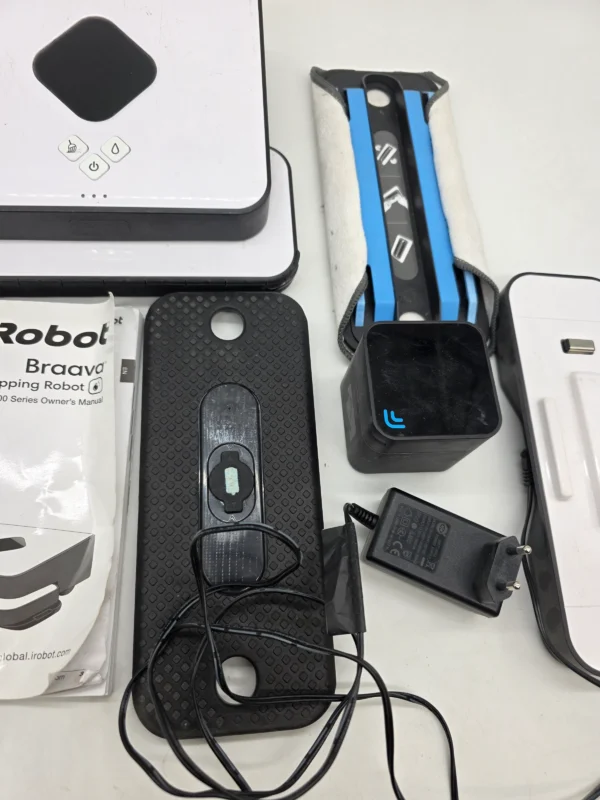 iRobot Braava 390t – robot mopujący z Turbo Charge Cradle, Cube i akcesoriami