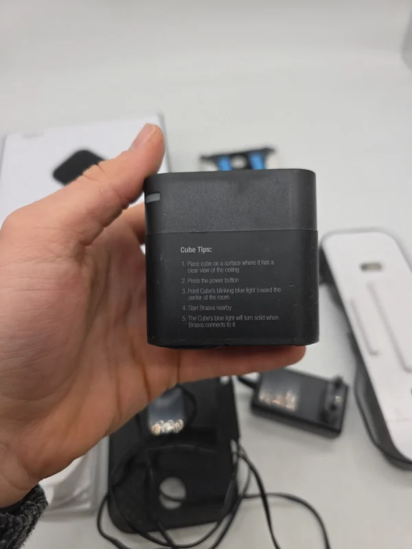 iRobot Braava 390t – robot mopujący z Turbo Charge Cradle, Cube i akcesoriami