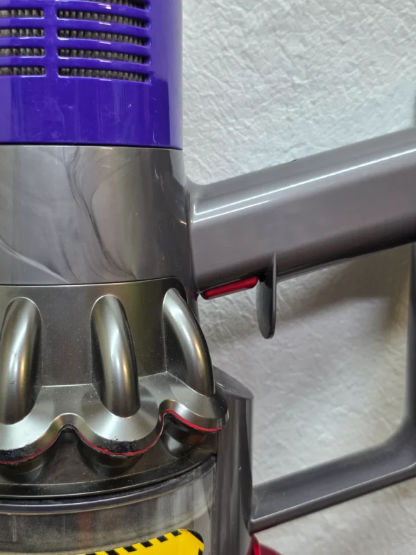 Dyson Cyclone V10 Parquet – odkurzacz bezprzewodowy z elektroszczotką, uszkodzony