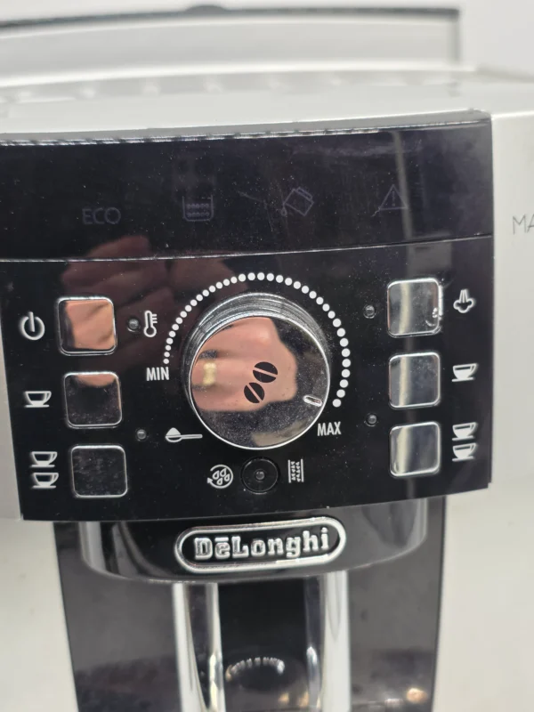 Automatyczny ekspres De’Longhi Magnifica S ECAM21.116.SB 1450 W z młynkiem