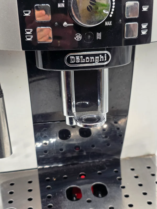 Automatyczny ekspres De’Longhi Magnifica S ECAM21.116.SB 1450 W z młynkiem