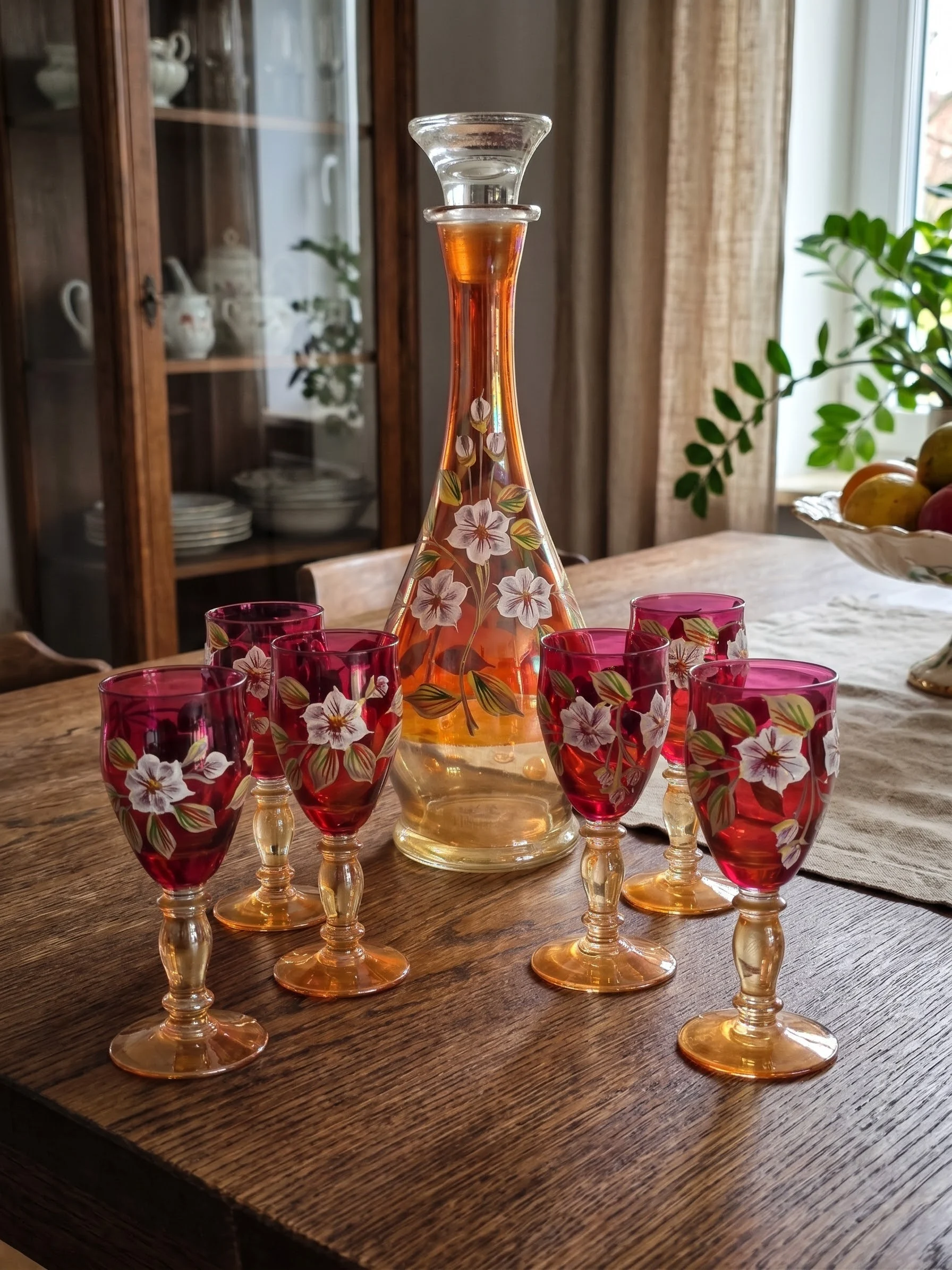 Karafka z 6 kieliszkami Bohemia vintage – ręcznie malowane kwiaty, szkło rubinowe
